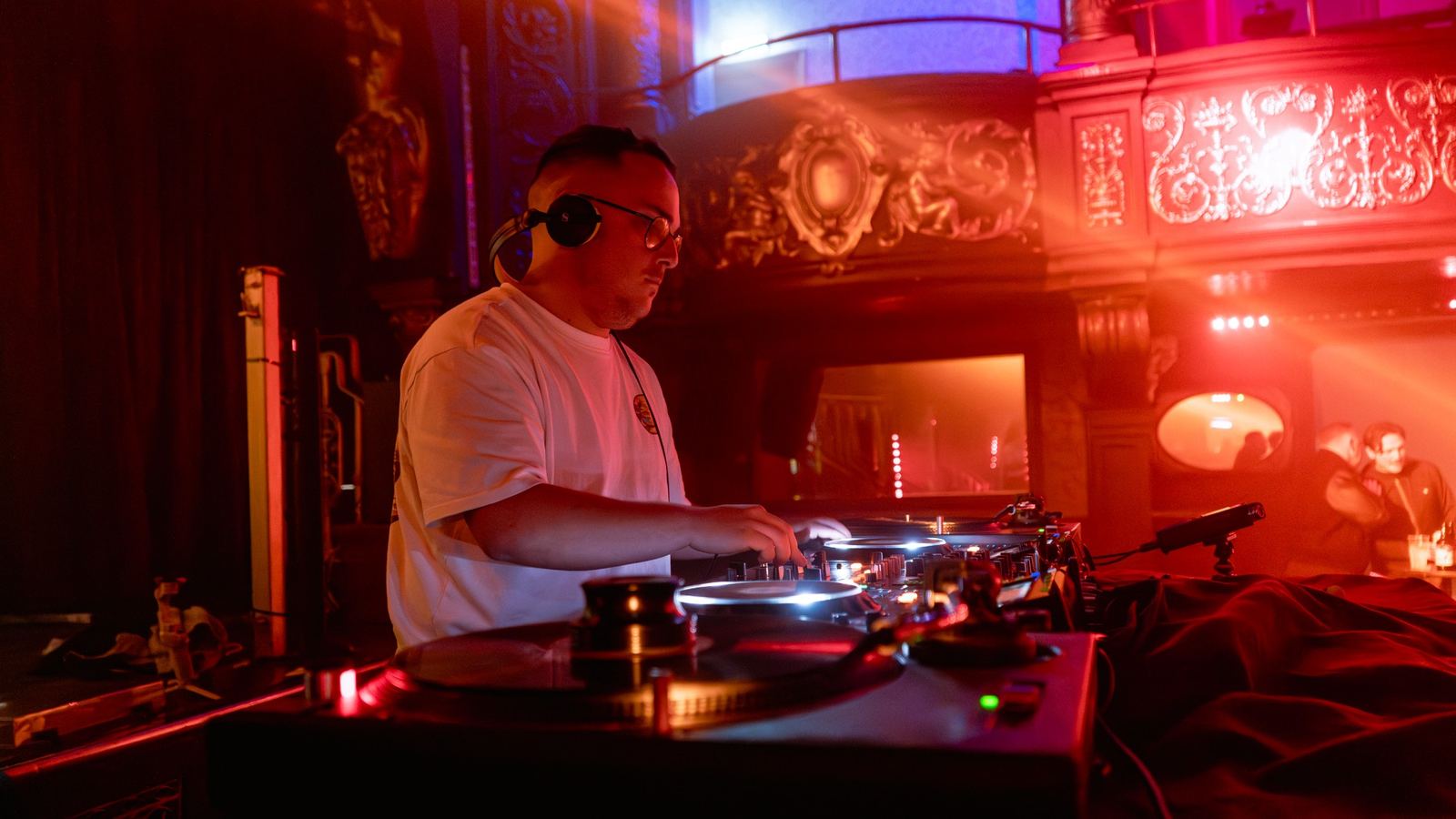 Brad Bain — dj press photo